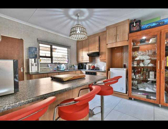 3 BEDROOM TOWNHOUSE FOR SALE IN NEW REDRUTH